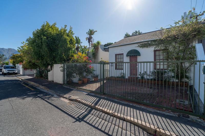 2 Bedroom Property for Sale in Harfield Village Western Cape
